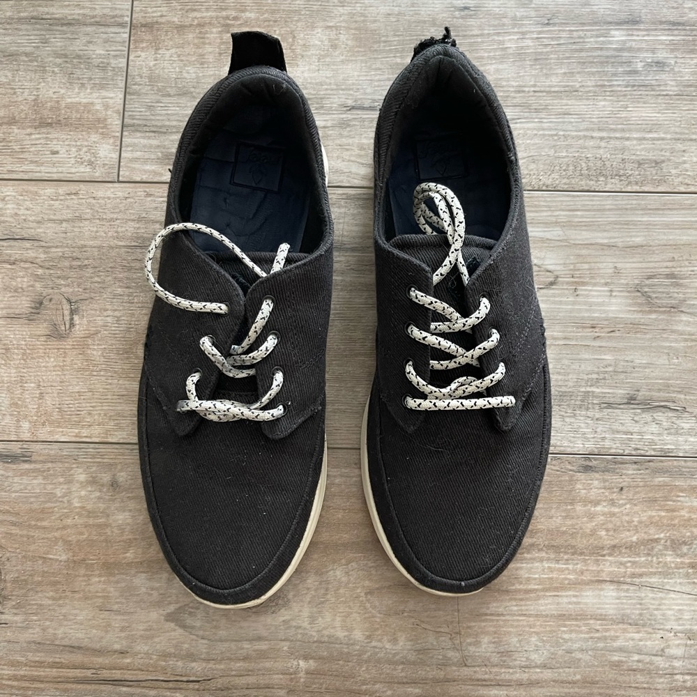 Reef tennis shoes
